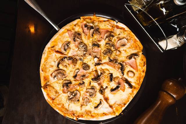 Pizza Jamon Champiñones