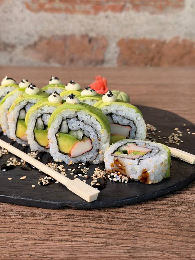 DRAGÓN ROLL — Medio
